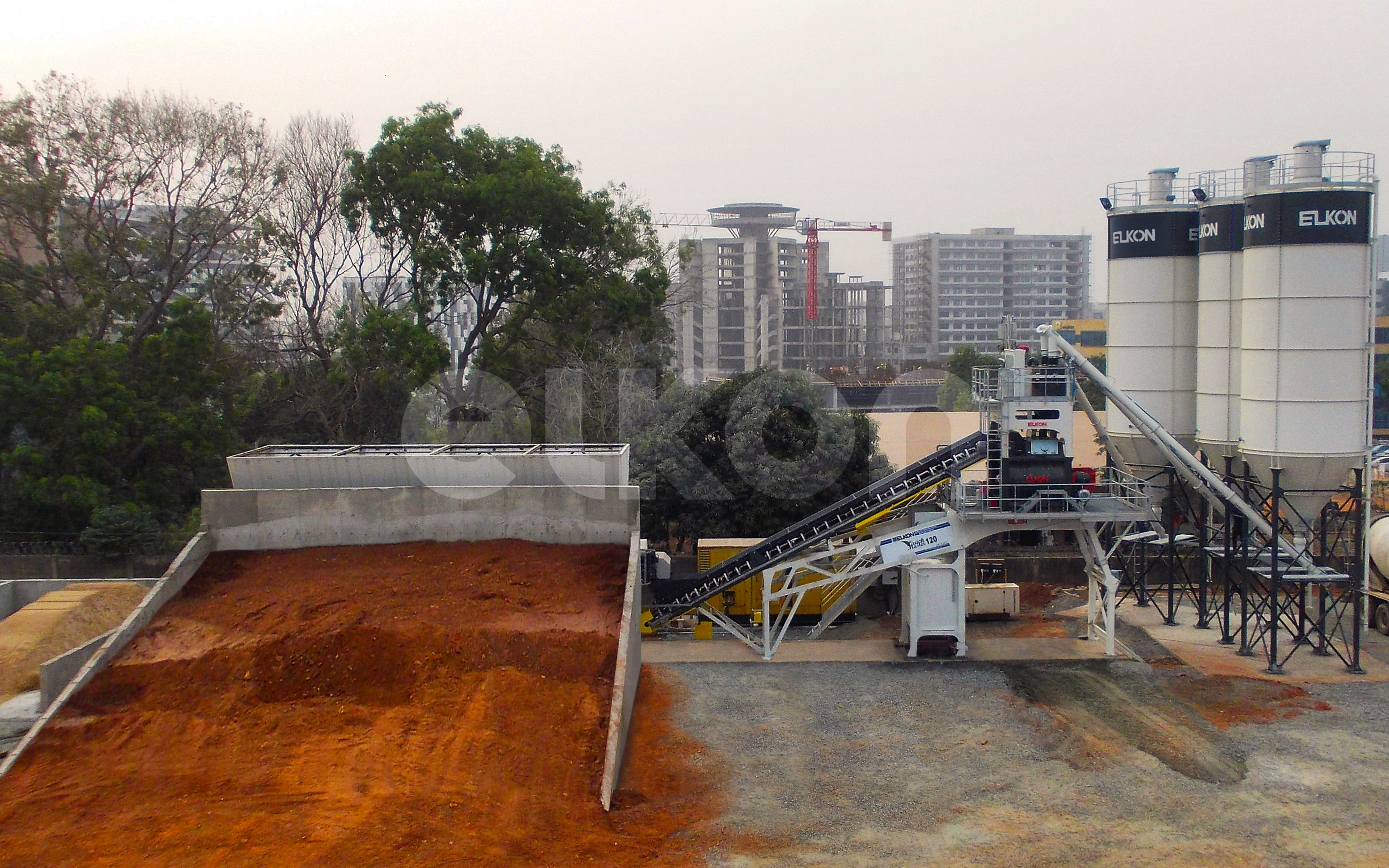 Montaż kompaktowej betoniarni ELKOMIX-120 QUICK MASTER w Nigerii 